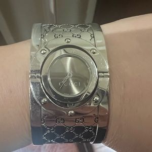 Gucci watch Stainless Steel 33mm Twirl Quartz